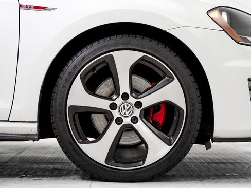 Used 2017 Volkswagen Golf S image 27