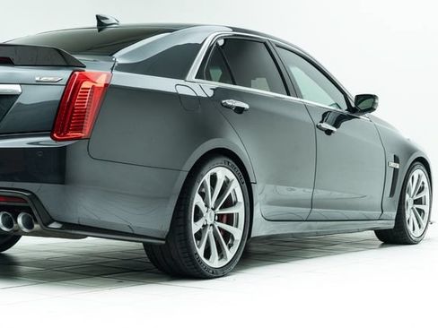 Used 2018 Cadillac CTS V w/ Carbon Fiber Package RWD image 13