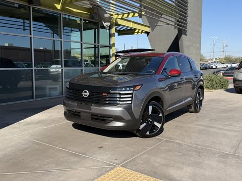 Used 2025 Nissan Kicks SR w/ SR Premium Package image 2