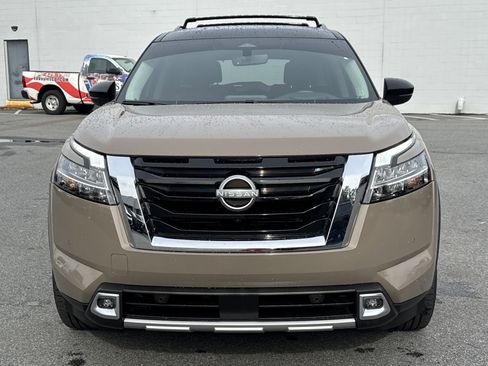 Used 2023 Nissan Pathfinder Platinum image 2