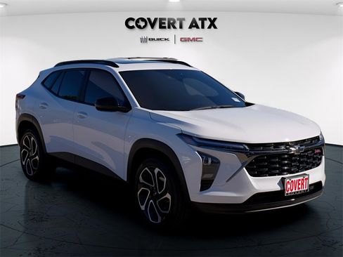 Certified 2025 Chevrolet Trax RS w/ Sunroof Package image 7