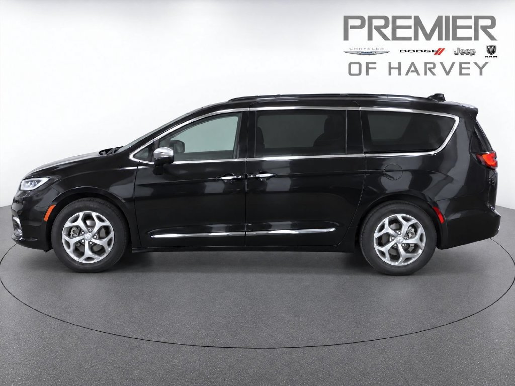 Used 2023 Chrysler Pacifica Limited FWD image 7