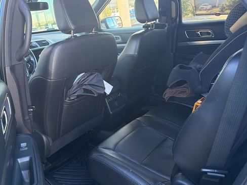 Used 2018 Ford Explorer XLT w/ Equipment Group 202A image 12
