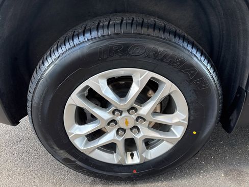 Used 2022 Chevrolet Traverse LS image 13