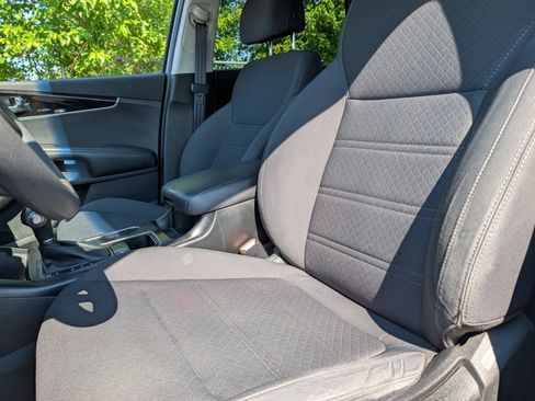 Used 2017 Kia Sorento FWD image 15