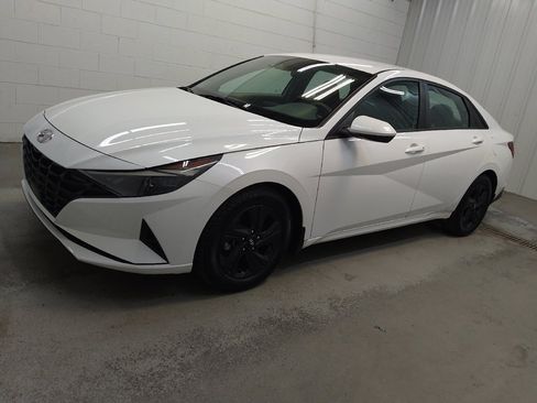 Used 2022 Hyundai Elantra SEL w/ Convenience Package FWD image 2