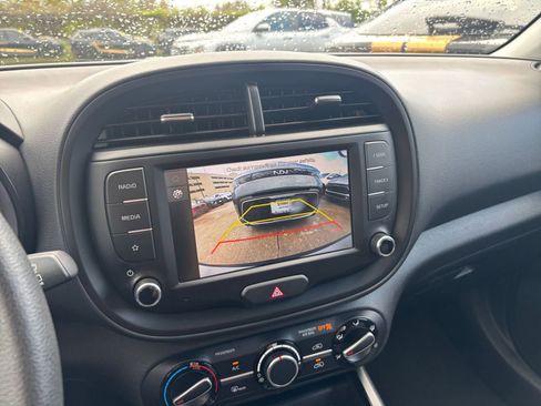 Used 2025 Kia Soul LX w/ LX Technology Package image 22