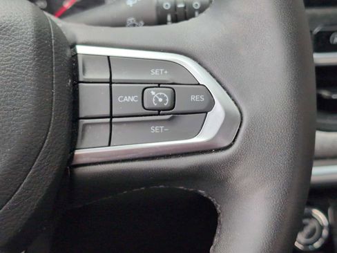 Used 2025 Jeep Compass Latitude AWD/4WD image 23