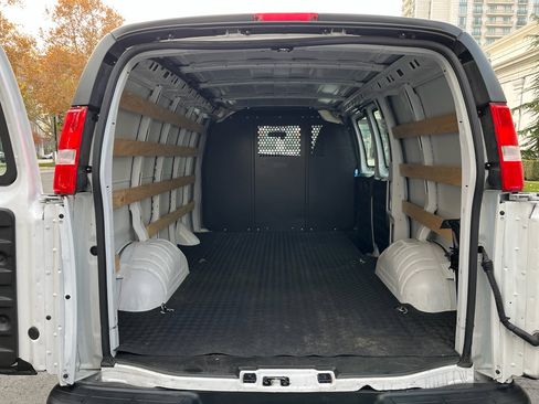 Used 2024 Chevrolet Express 2500 w/ Driver Convenience Package image 25