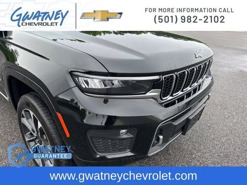 Used 2023 Jeep Grand Cherokee Overland w/ Luxury Tech Group IV AWD/4WD image 13