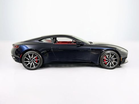 Used 2021 Aston Martin DB11 Coupe RWD image 6