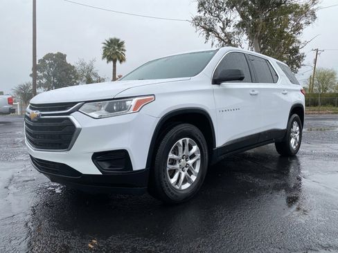 Used 2021 Chevrolet Traverse LS image 2