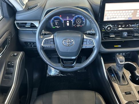 Used 2023 Toyota Highlander Limited AWD/4WD image 13