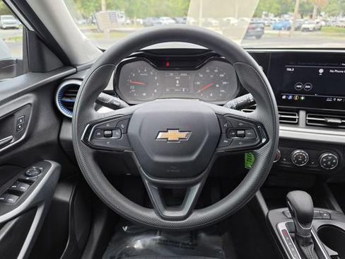 Used 2025 Chevrolet Trax LS w/ LS Convenience Package FWD image 14