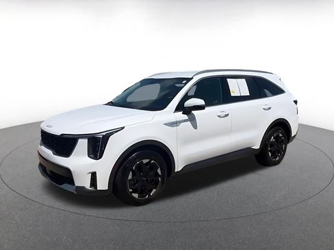 Used 2024 Kia Sorento S FWD image 8
