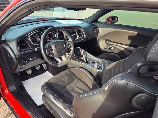 Used 2017 Dodge Challenger SRT RWD image 11