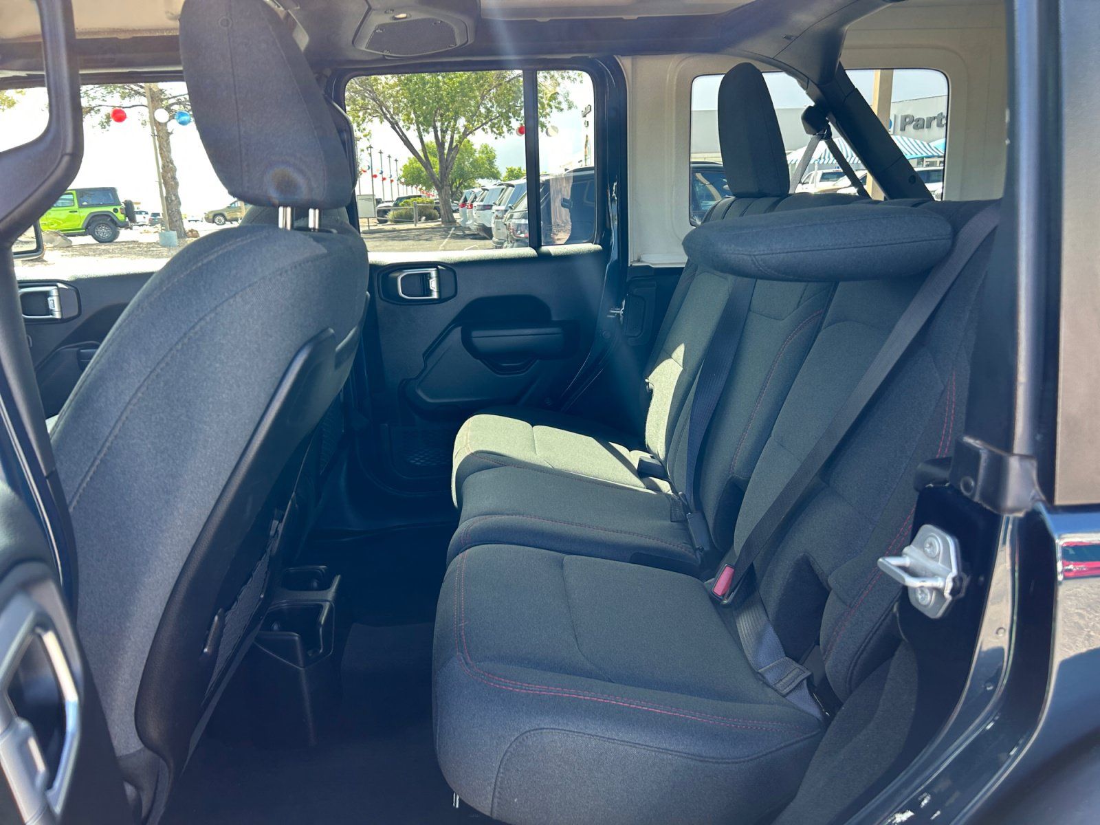 Used 2025 Jeep Wrangler Unlimited Rubicon AWD/4WD image 17