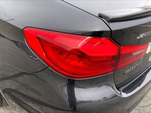 Used 2018 BMW 540i xDrive w/ Premium Package image 27