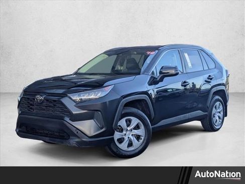 Used 2019 Toyota RAV4 LE image 1