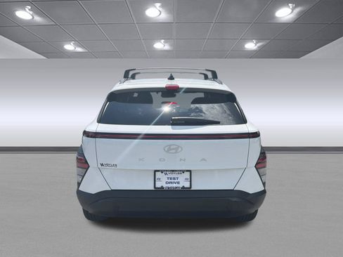 Certified 2025 Hyundai Kona SEL FWD image 8
