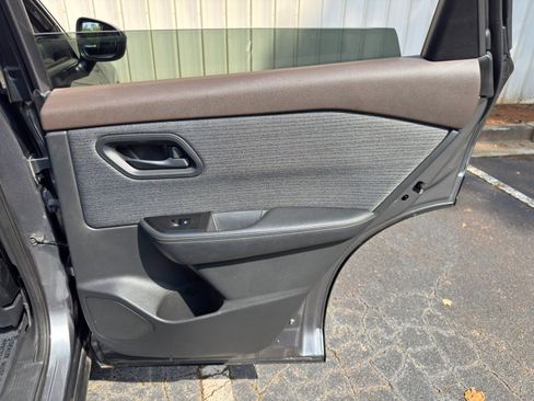 Used 2022 Nissan Rogue S FWD image 36