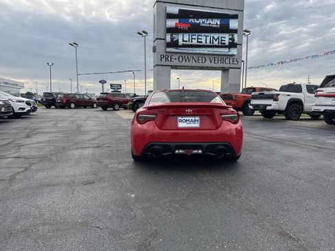 Used 2017 Toyota 86 RWD image 5