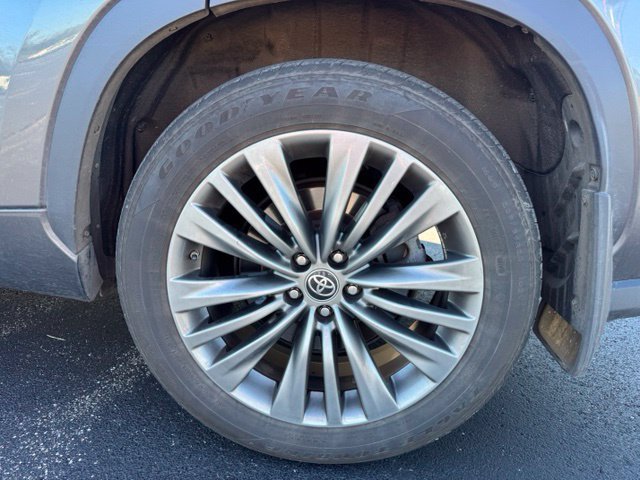 Used 2021 Toyota Highlander Platinum AWD/4WD image 11