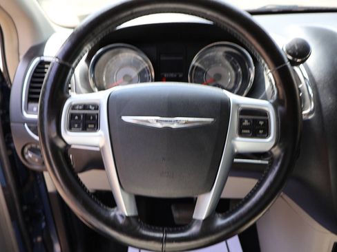 Used 2011 Chrysler Town & Country Touring-L w/ Driver Convenience Group FWD image 28