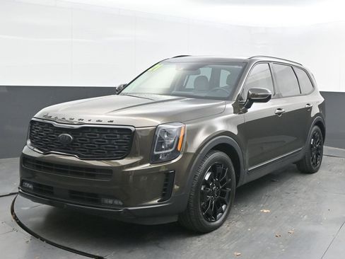 Used 2021 Kia Telluride SX w/ SX Prestige Package image 3