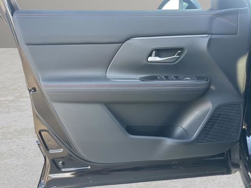 New 2026 Nissan Kicks SR image 16