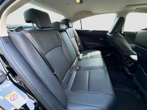 Used 2019 Lexus ES 300h w/ Premium Package FWD image 26