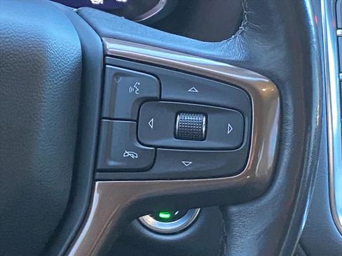 Used 2022 Chevrolet Suburban High Country image 11