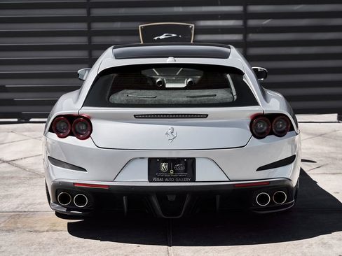 Used 2018 Ferrari GTC4Lusso image 21