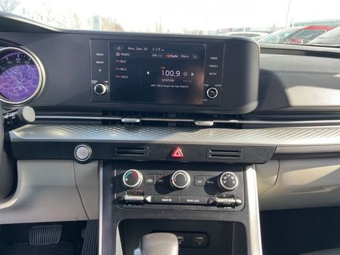 Certified 2024 Kia Carnival LX image 17