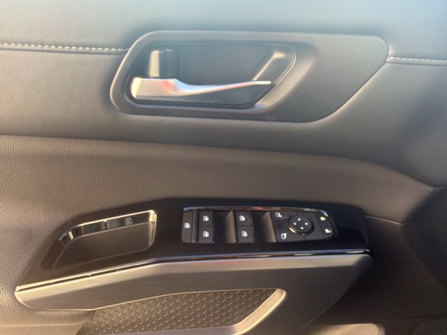 Used 2025 Nissan Pathfinder SL AWD/4WD image 34