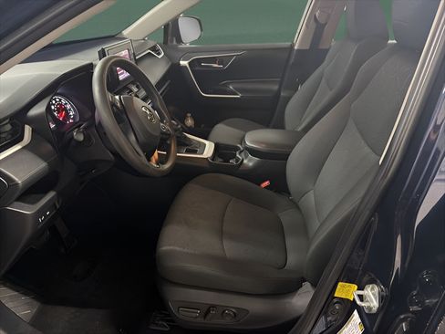 Used 2021 Toyota RAV4 XLE AWD/4WD image 12