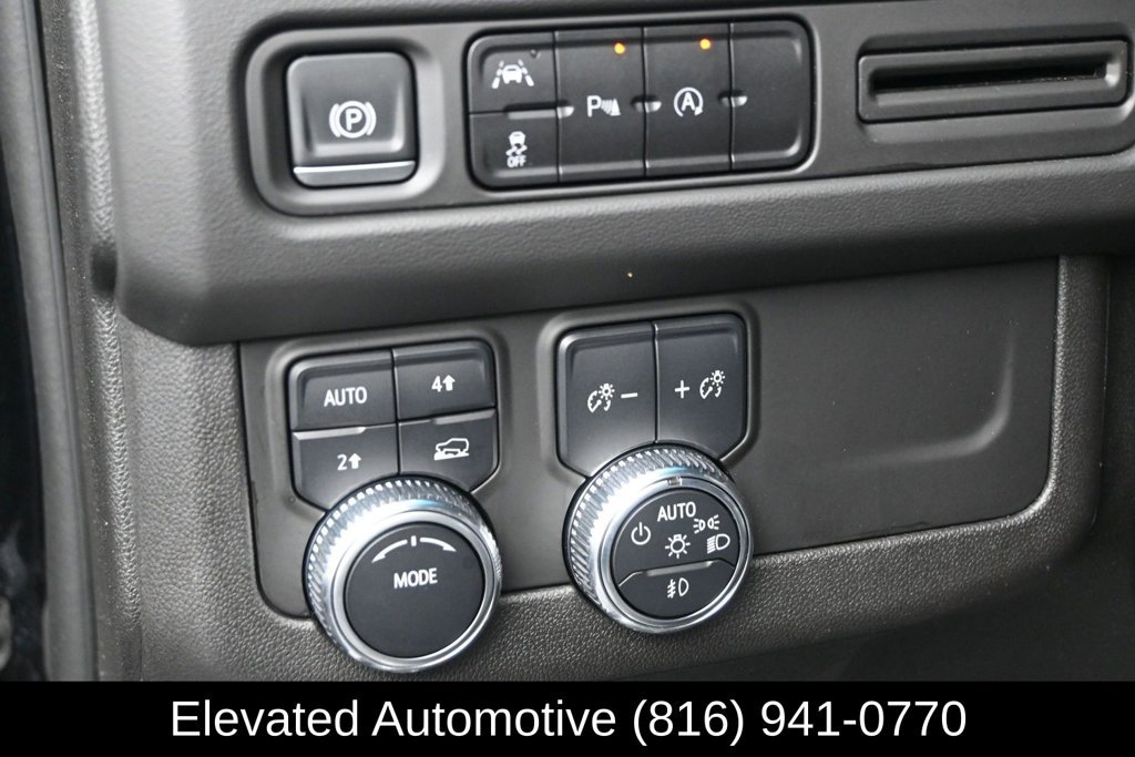 Used 2023 GMC Yukon SLT AWD/4WD image 14