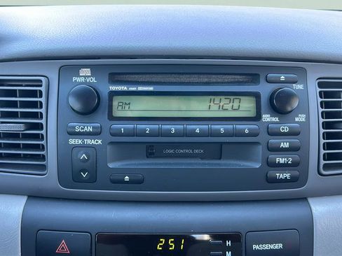 Used 2003 Toyota Corolla LE image 19