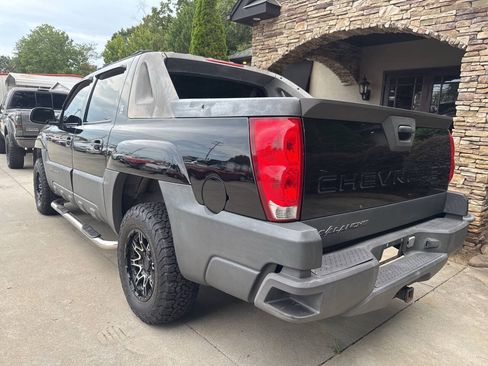 Used 2003 Chevrolet Avalanche 4x4 w/ The North Face Edition image 3