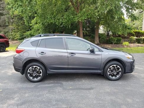 Used 2022 Subaru Crosstrek 2.0i Premium w/ Moonroof Package AWD/4WD image 2