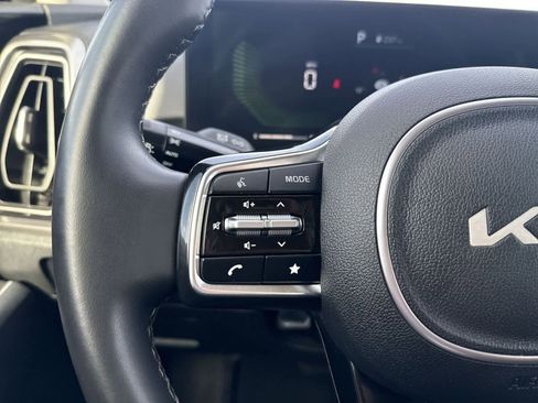 Used 2024 Kia Sorento S image 28