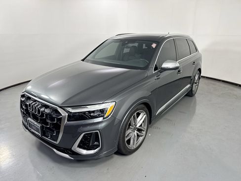 Used 2025 Audi SQ7 Premium Plus AWD/4WD image 31