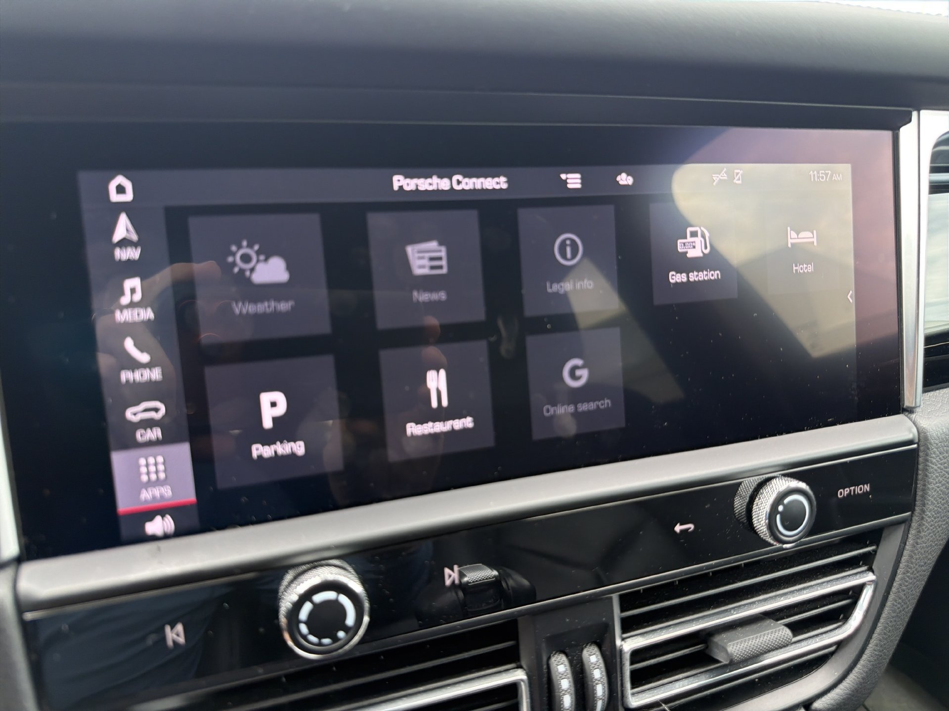 Used 2023 Porsche Macan Turbo AWD/4WD image 29