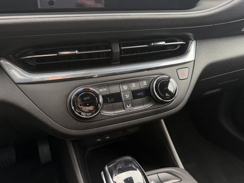 Used 2024 Buick Envista Preferred FWD image 21