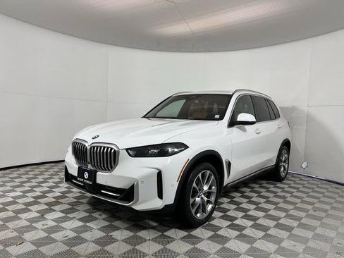 Used 2024 BMW X5 xDrive40i w/ Parking Assistance Package image 3