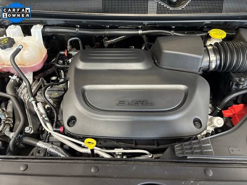 Used 2024 Chrysler Pacifica Touring-L image 7