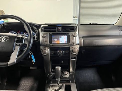 Used 2017 Toyota 4Runner SR5 AWD/4WD image 20