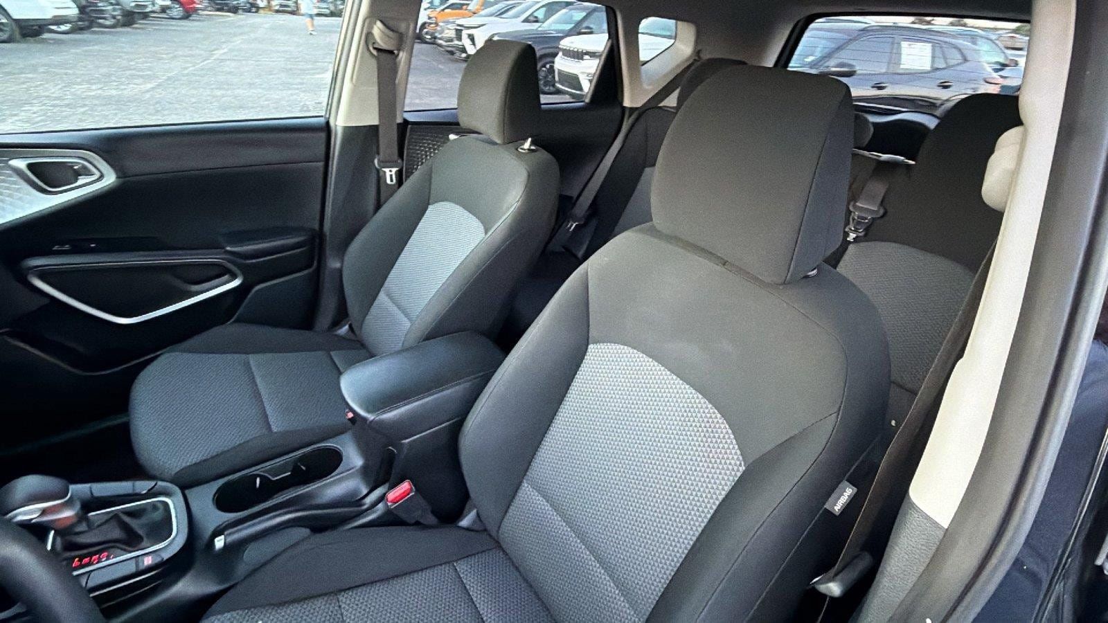 Used 2022 Kia Soul LX FWD image 17