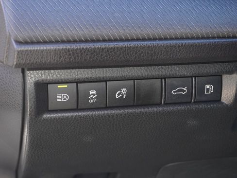 Used 2025 Toyota Camry SE FWD image 11