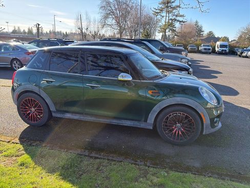 Used 2015 MINI Cooper 4-Door Hardtop image 4